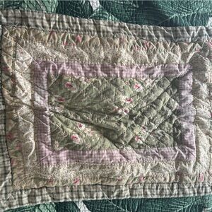 2 Floral Patchwork Quilt shams